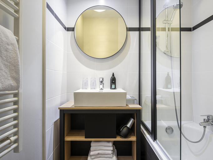 Bathroom 5, Aparthotel Adagio La Defense Kleber, Hauts-de-Seine