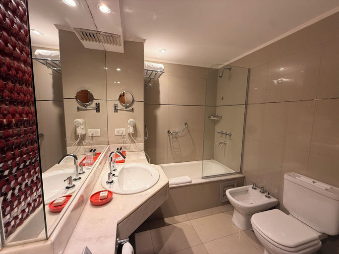 Bathroom 4, Turismo Hotel Casino, Capital