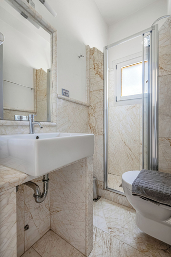 Bathroom 5, Mimoza, Attica