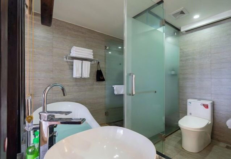 Bathroom, Lugu Lake Scenic Area Jingchen · Lake View Hotel, Lijiang