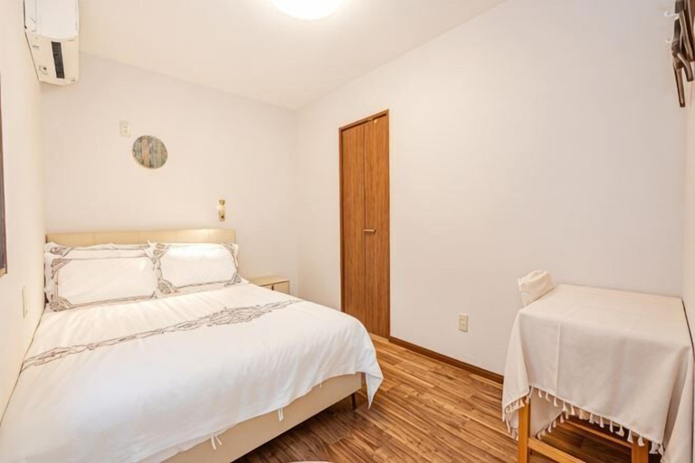 Others 2, W.Hostel, Kita