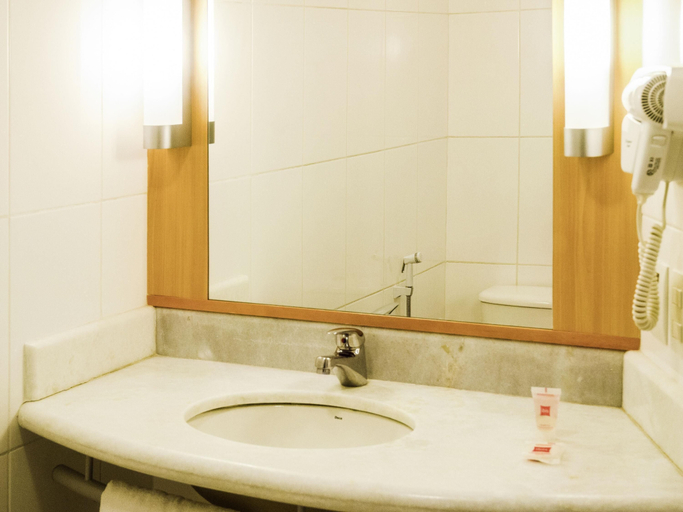 Bathroom 5, ibis Petrolina, Petrolina
