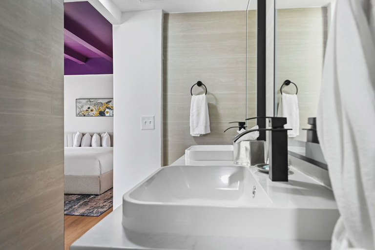 Bathroom 4, Townhouse Hotel, Miami-Dade