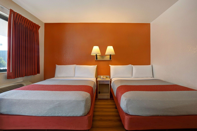 Bedroom 3, Vagabond Inn Monterey, Monterey