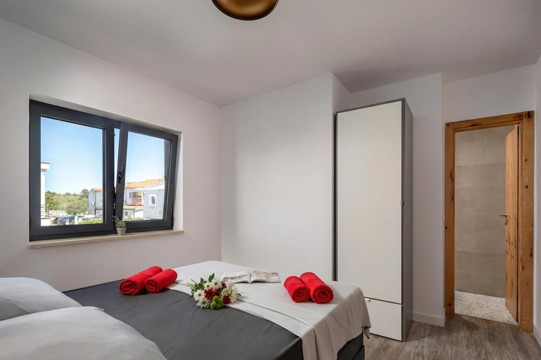 Room 5, Villa Claudio With Private Pool, Vodice