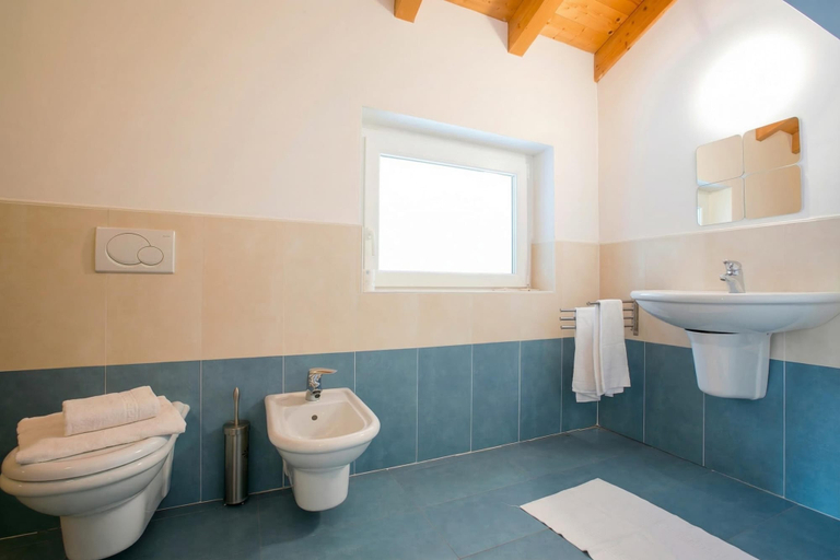 Bathroom 3, Franklin House, Lugano