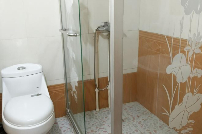 Bathroom 4, Xingfu Hostel, Shanghai