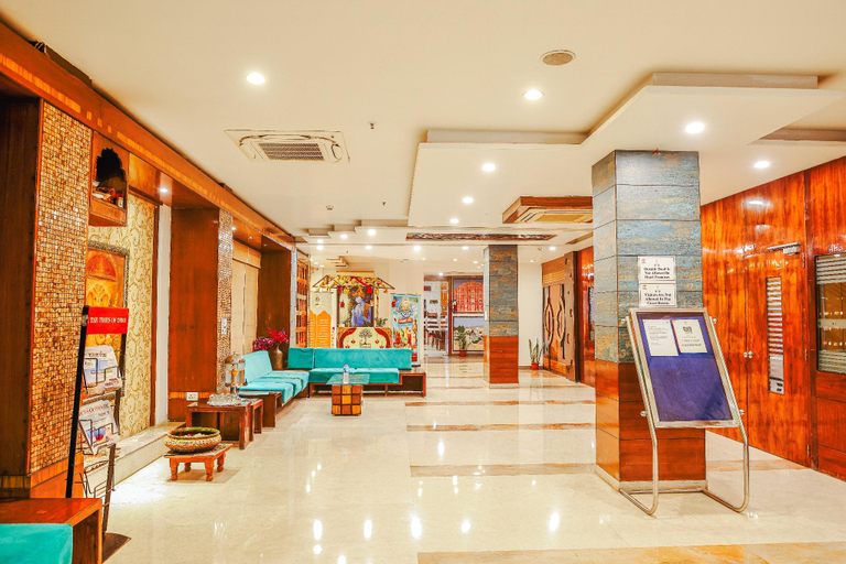Public Area 2, TGI Apple Inn, Jaipur