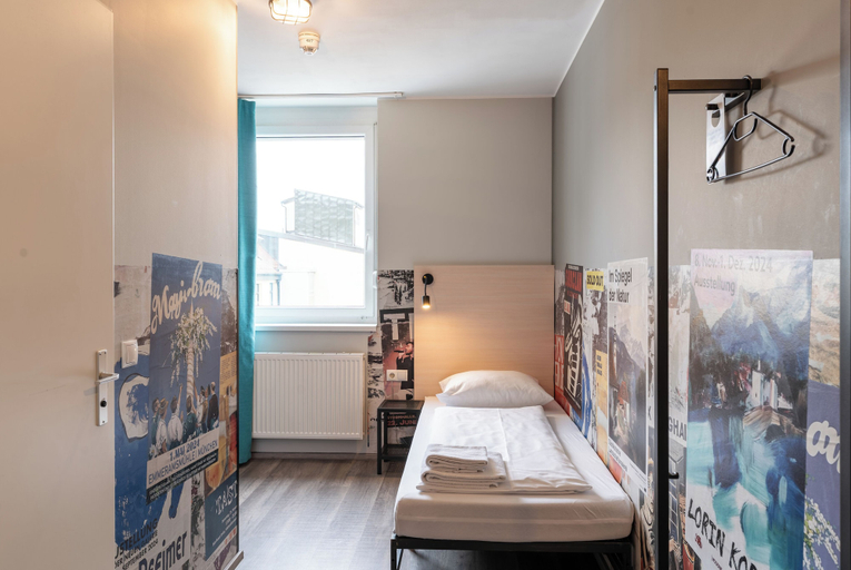 Bedroom 2, a&o München Laim - Hostel, München