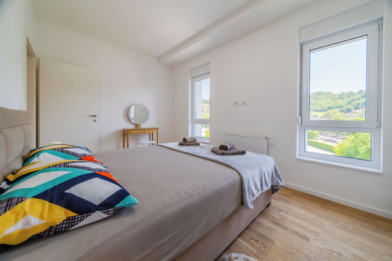 Room 2, Modern Apartment With Balcony And Garage, Krapinske Toplice