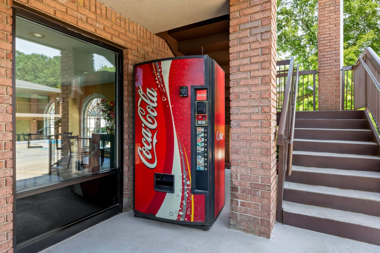 Food & Drinks 5, Super 8 by Wyndham Acworth/Atlanta Area, Cobb