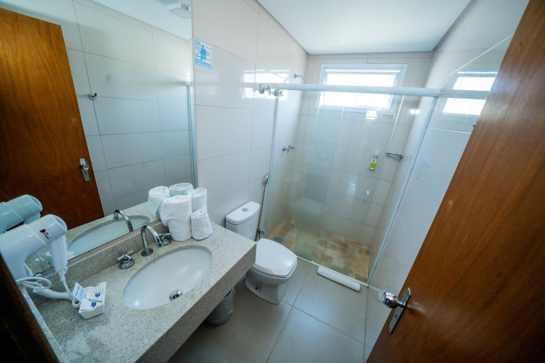 Bathroom 3, Hotel Riviera Lins, Lins
