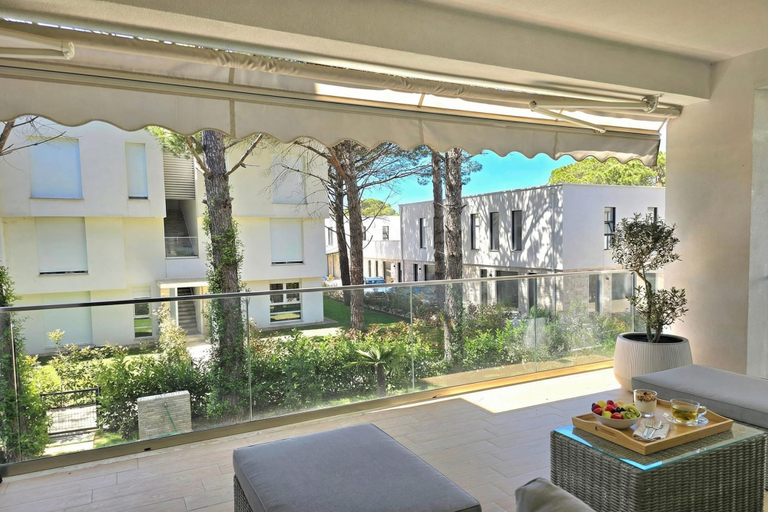 Property grounds 3, Olive Tree Apartment, Durrësit