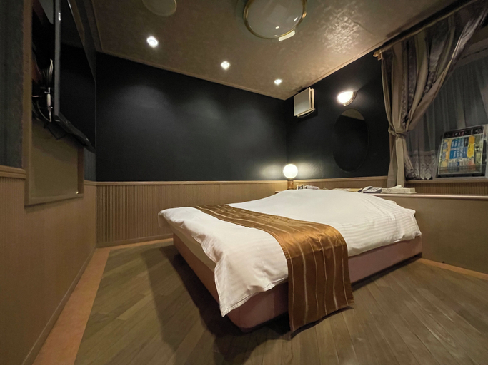 Others 2, HOTEL LAKEINN, Ono