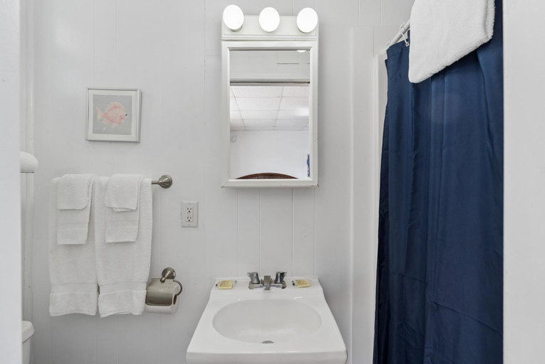 Bathroom 3, Atlantis Motel, York
