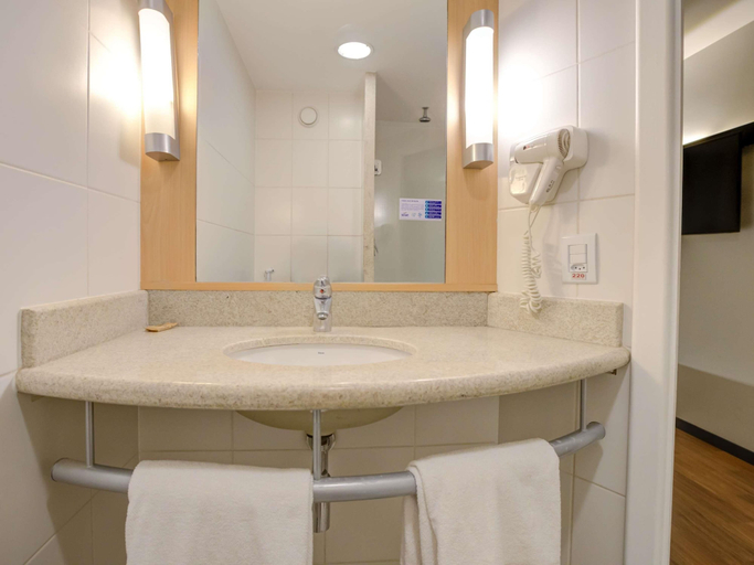 Bathroom 4, ibis Rio de Janeiro Botafogo, Rio de Janeiro