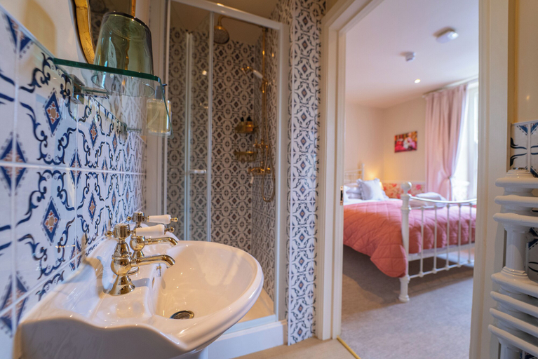Bathroom 3, The Market Tavern, Oxfordshire