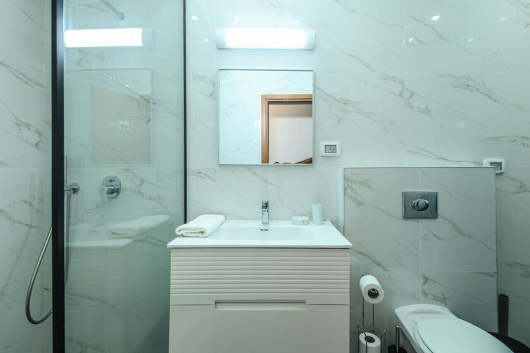 Bathroom, MAMAD - Newly Renovated Apartment in Tel Aviv