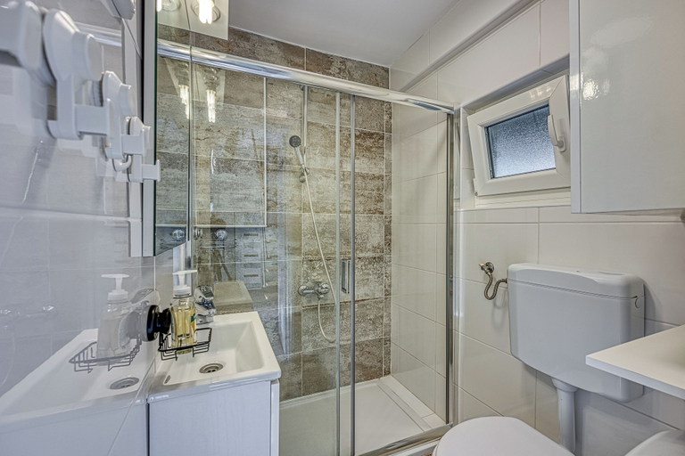 Bathroom 3, Haven Near The River, Generalski Stol