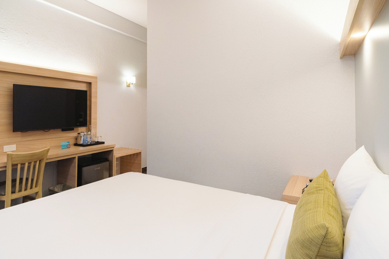 Bedroom 3, Microtel by Wyndham Batangas, Santo Tomas
