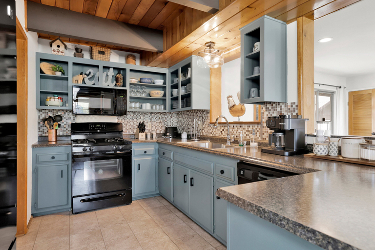 Private kitchen 2, Big Bear Bungalow #643, San Bernardino