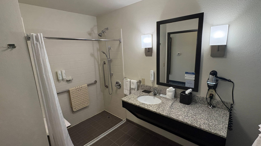 Bathroom 4, Sleep Inn & Suites Fort Scott, Bourbon
