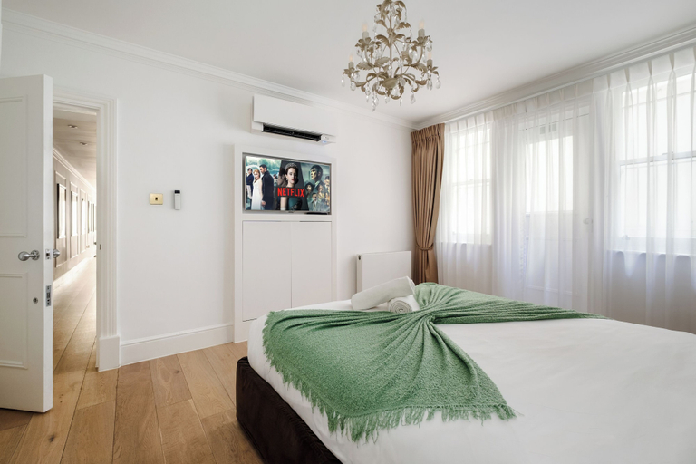 Bedroom 2, LONDONERS│Emperor's Lounge, London