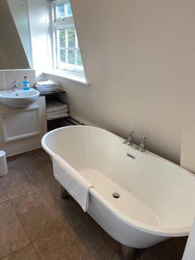 Bathroom 2, Lysses House Hotel, Hampshire