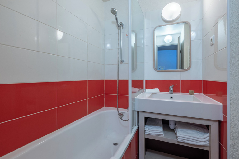 Bathroom 4, Residence Pierre et Vacances La Daille, Savoie
