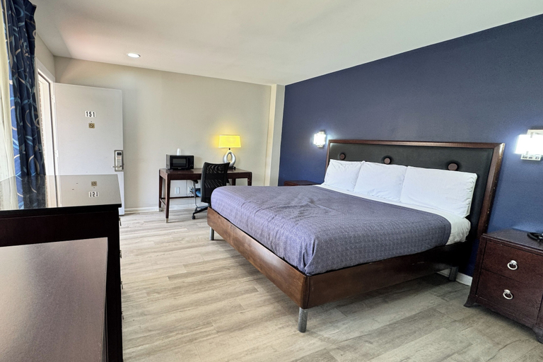 Bedroom 4, Economy 7 Inn Near Hampton University VA, Hampton