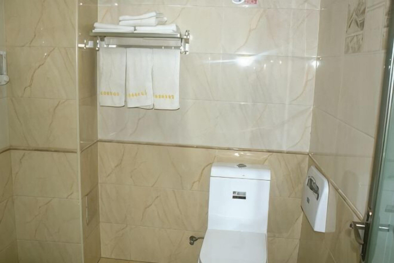 Bathroom 3, Jinquan Business Hotel, Honghe Hani and Yi