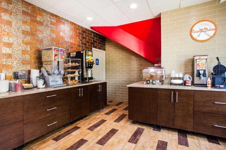 Food & Drinks 5, Howard Johnson by Wyndham North Plainfield, Somerset