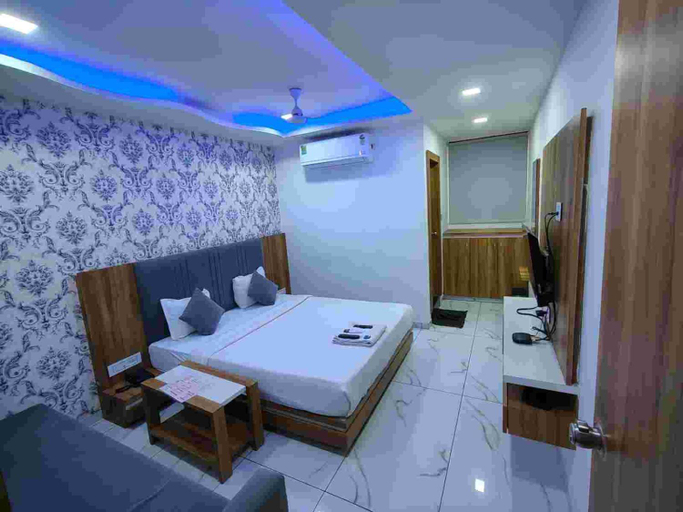 Others 4, HOTEL ROCK In, Anand
