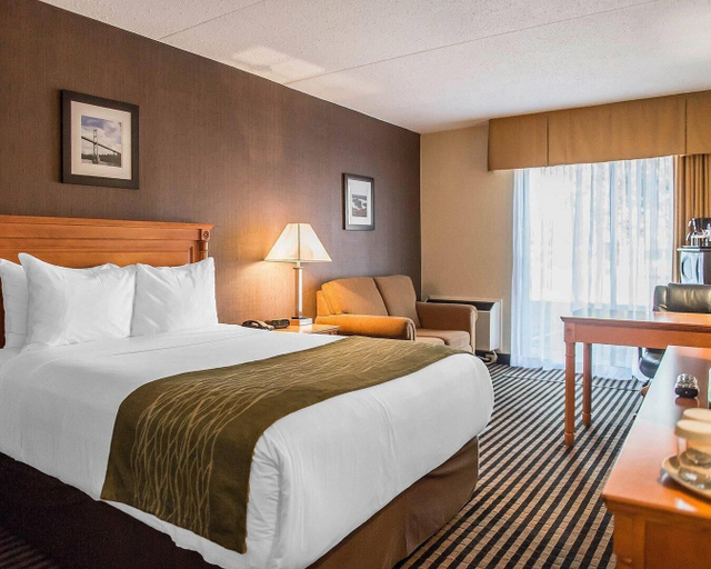 Bedroom 3, Comfort Inn Brockville, Leeds and Grenville