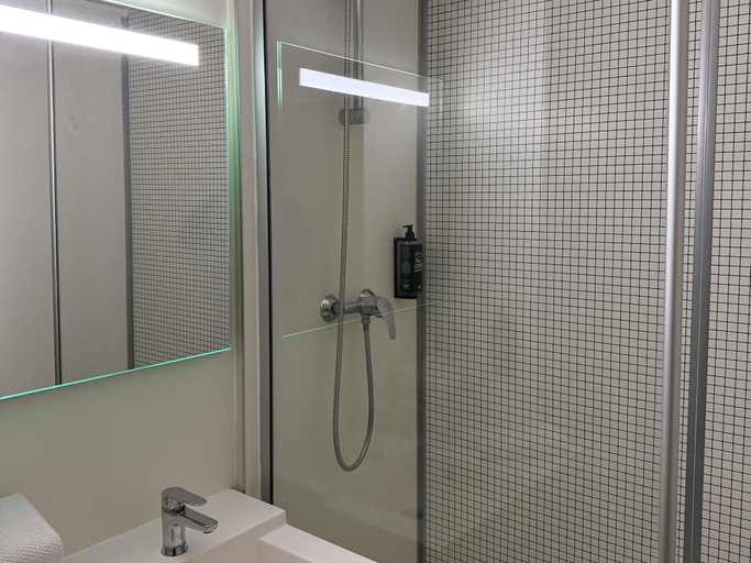 Bathroom 5, ibis Budget Dax Saint Paul les Dax, Landes