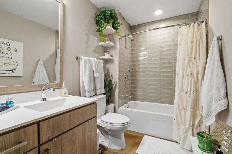 Bathroom 4, Sable 804 - One Bedroom, Hennepin