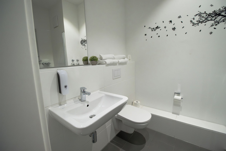 Bathroom 5, MyRoom - Top Munich Serviced Apartments, München