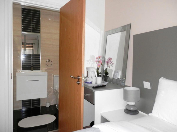 Bedroom 2, London Plus Heathrow B & B, London