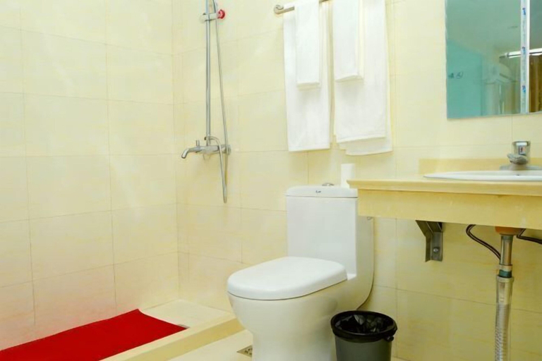 Bathroom 5, Zhouzhuang Holiday Hostel, Suzhou