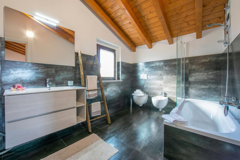 Bathroom 4, Villa Laura Private Pool and Garden, Varese