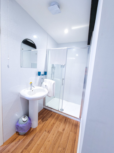 Bathroom 4, Red Lion Inn, Northumberland