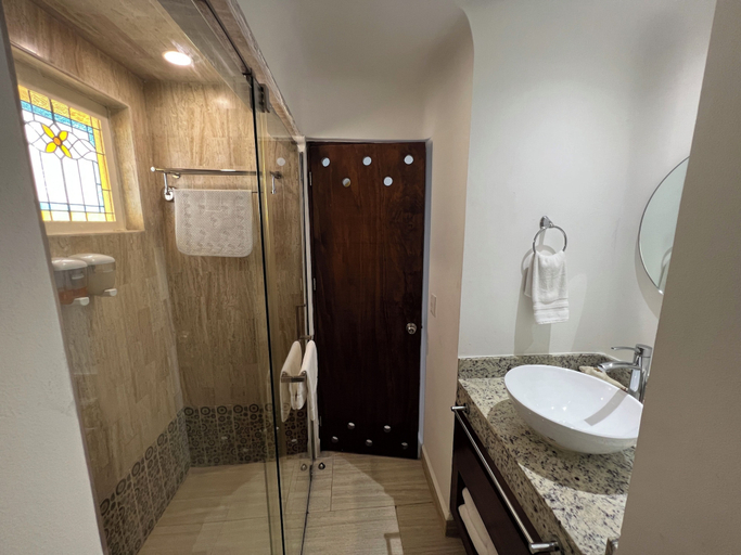 Bathroom 5, Ocean View Apartments, Benito Juárez