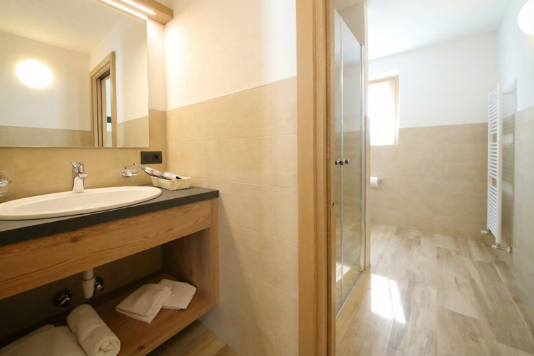 Bathroom 3, Reno, Sondrio