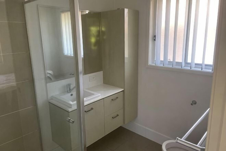 Bathroom 5, Nice, Kuraby