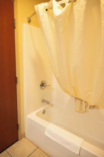 Bathroom 4, SureStay by Best Western Salem, Washington