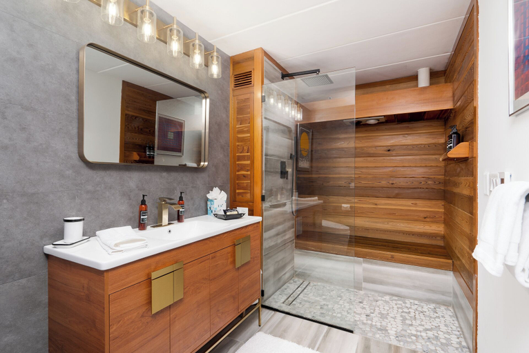 Bathroom 4, Dove's Nest - Earth Home, Hennepin
