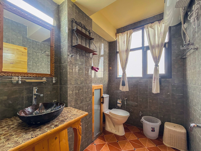 Bathroom, The Shilaroo Project, Shimla