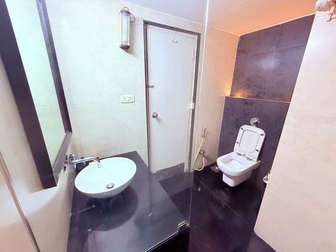 Bathroom 4, Hotel Garden, Raigarh