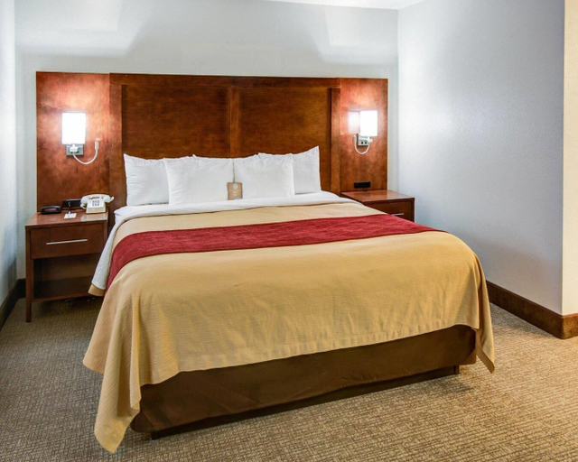 Bedroom 4, Comfort Inn Redding near I-5, Shasta