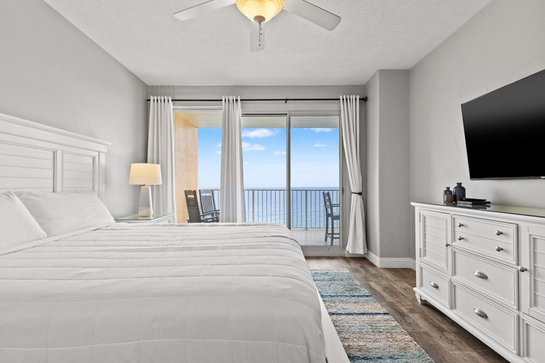 Bedroom 3, Treasure Island 1610, Bay